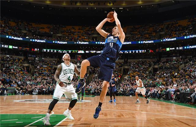 她在赛场上 她在赛场上